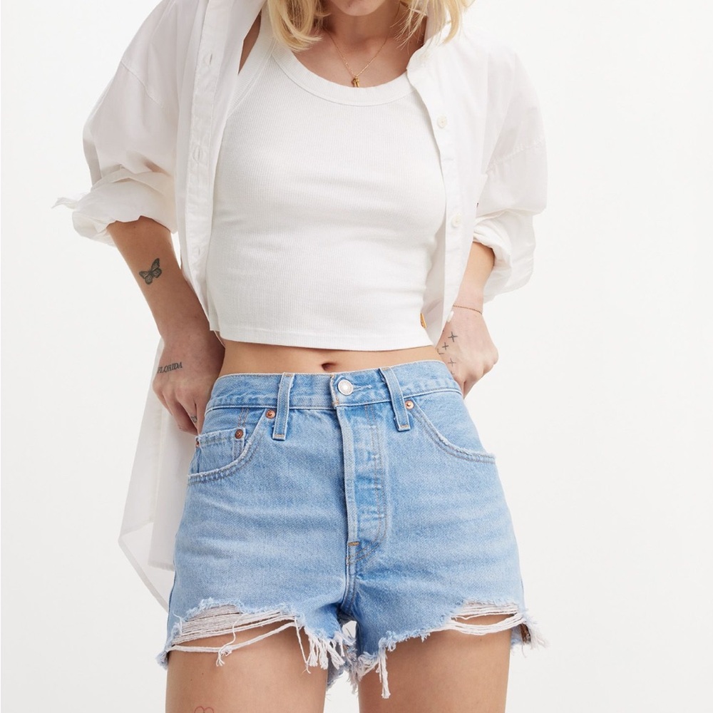 Levi’s 501 High Rise Shorts, never worn. Color: Ojai Luxor Heat. Size 28.